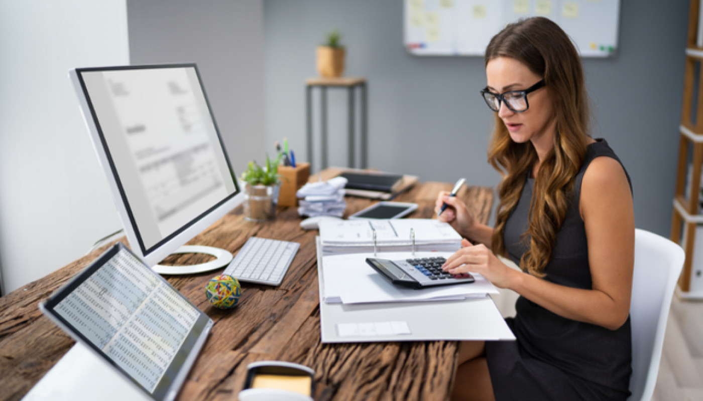 Cabinet de paie vs expert-comptable : qui gère vraiment mieux vos bulletins ?